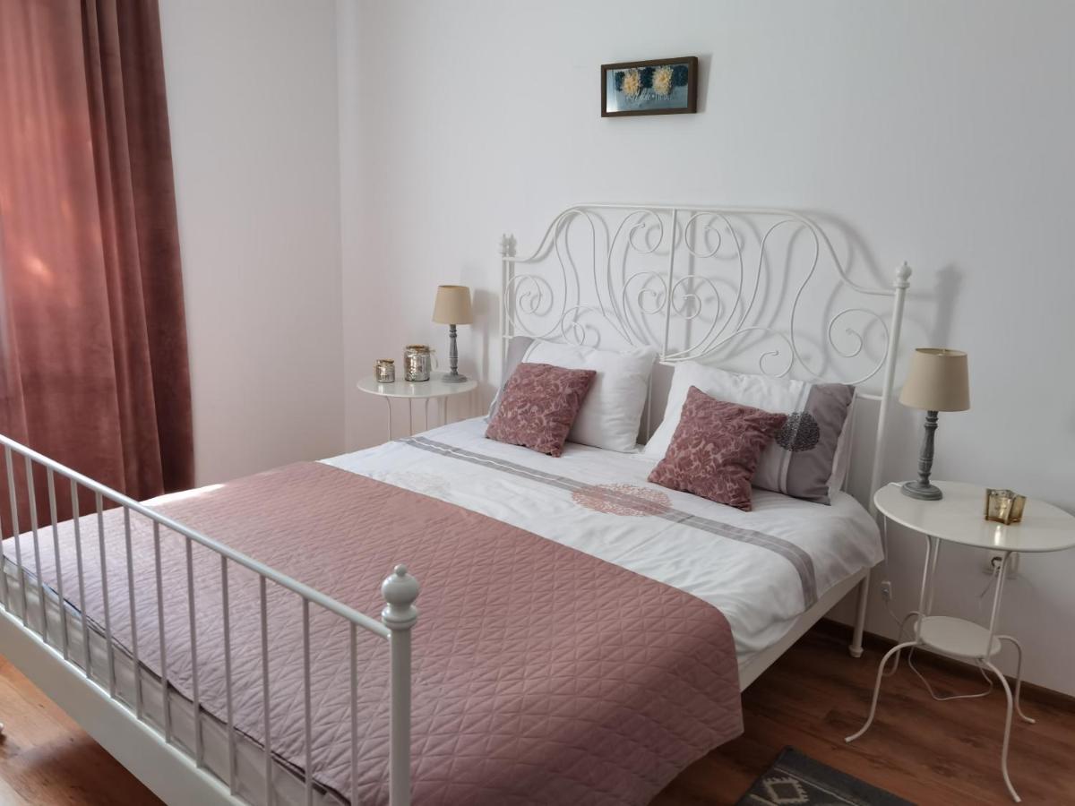 Gloria Apartament Apartman Nagybánya Kültér fotó