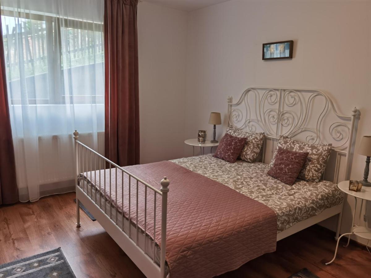 Gloria Apartament Apartman Nagybánya Kültér fotó