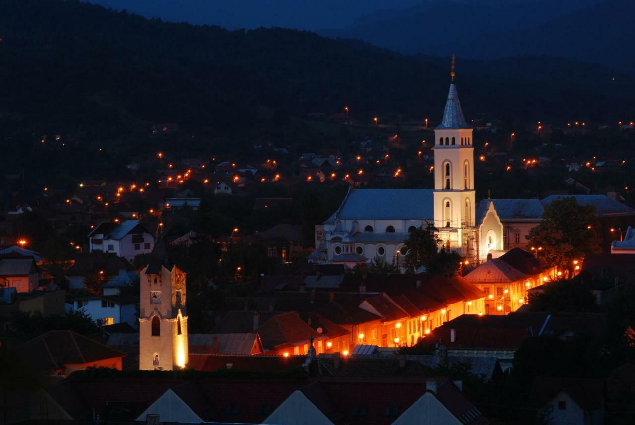 Gloria Apartament Apartman Nagybánya Kültér fotó